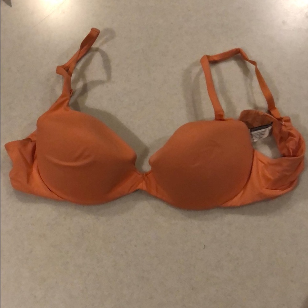 Body by Victoria’s Secret bra.